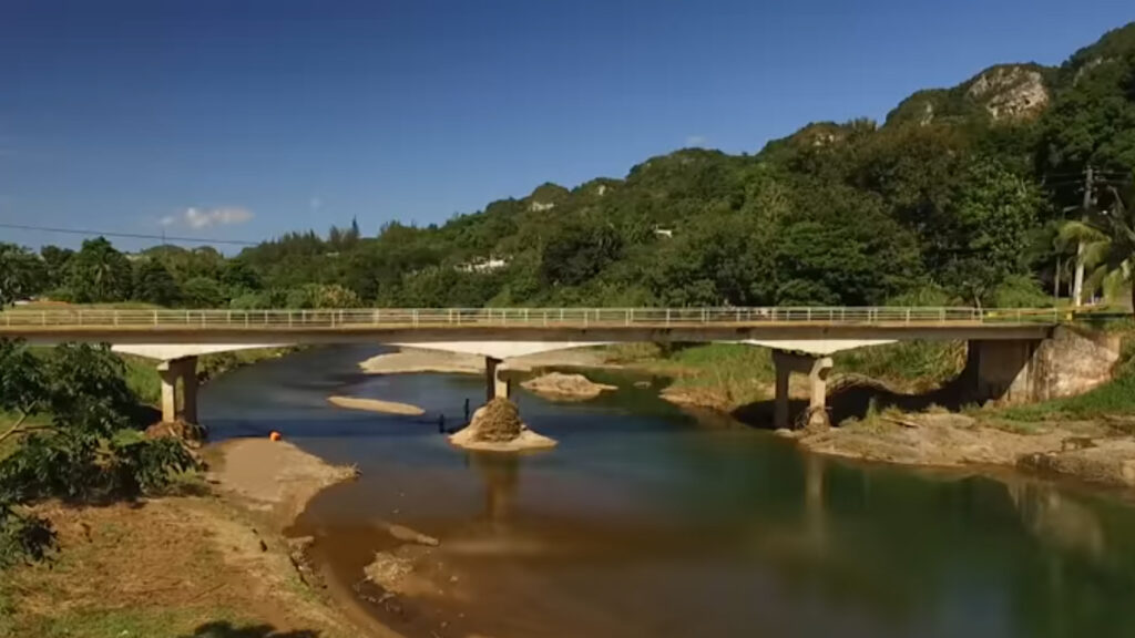 Bridge over Grande de Manatí River at Ciales before the hurricane.